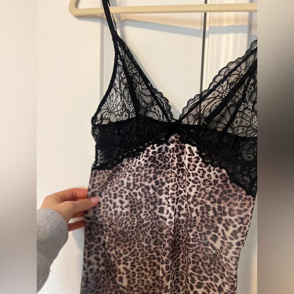 ASOS design cami slip dress in leopard print - Picture 6 of 8
